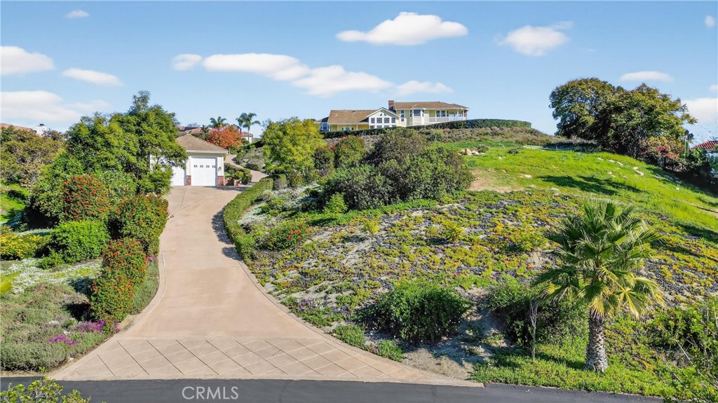 2292 Dos Lomas Fallbrook, CA 92028 - Photo 1 of 53 Main Driveway