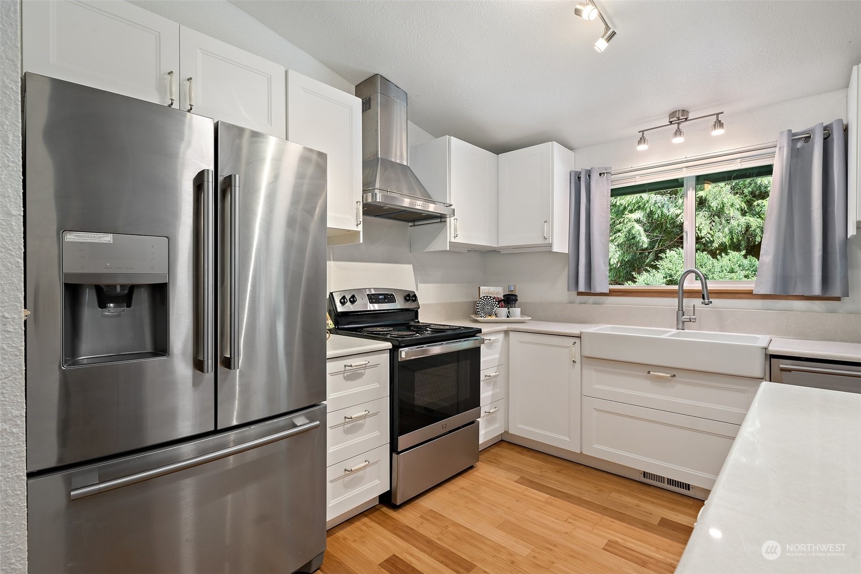 23890 Bond Road Northeast Poulsbo, WA 98370 - Photo 14 of 40 Gallery Image 14