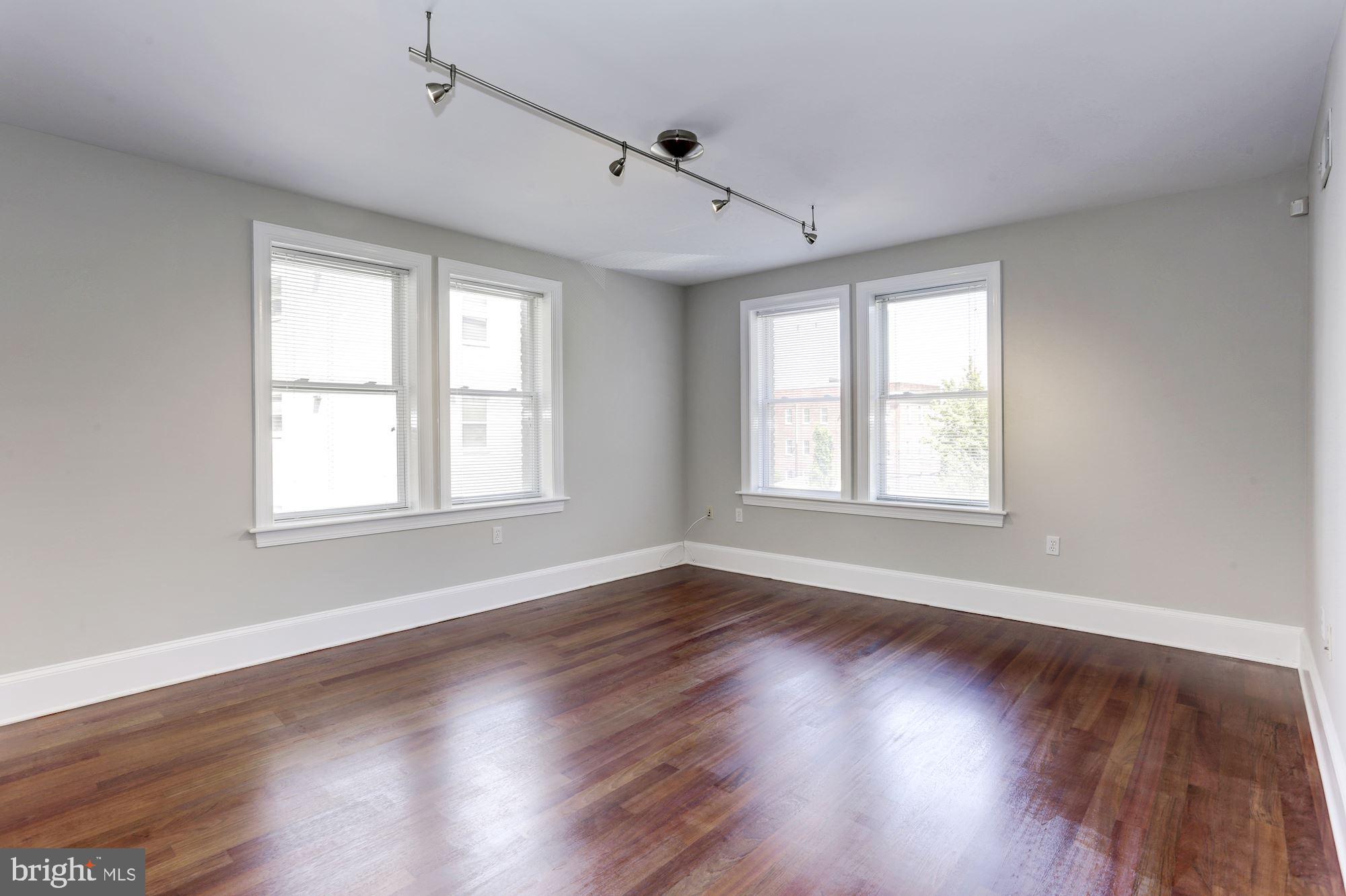 1465 Columbia Road Northwest, Unit 303 Washington, DC 20009 - Photo 19 of 42 Living Room
