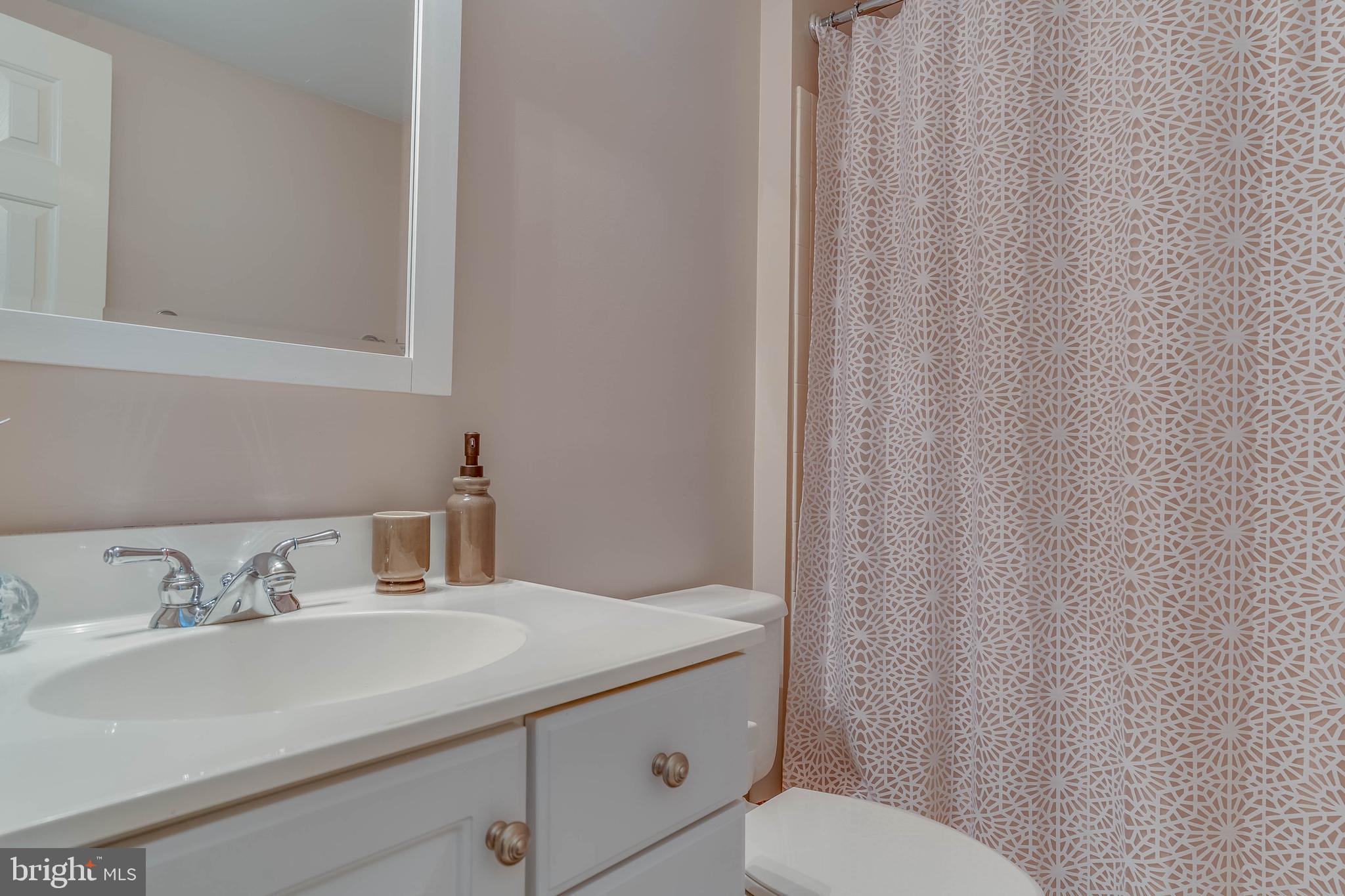 7405 Union Ridge Road Clifton, VA 20124 - Photo 29 of 75 2nd Bedrooms bathroom