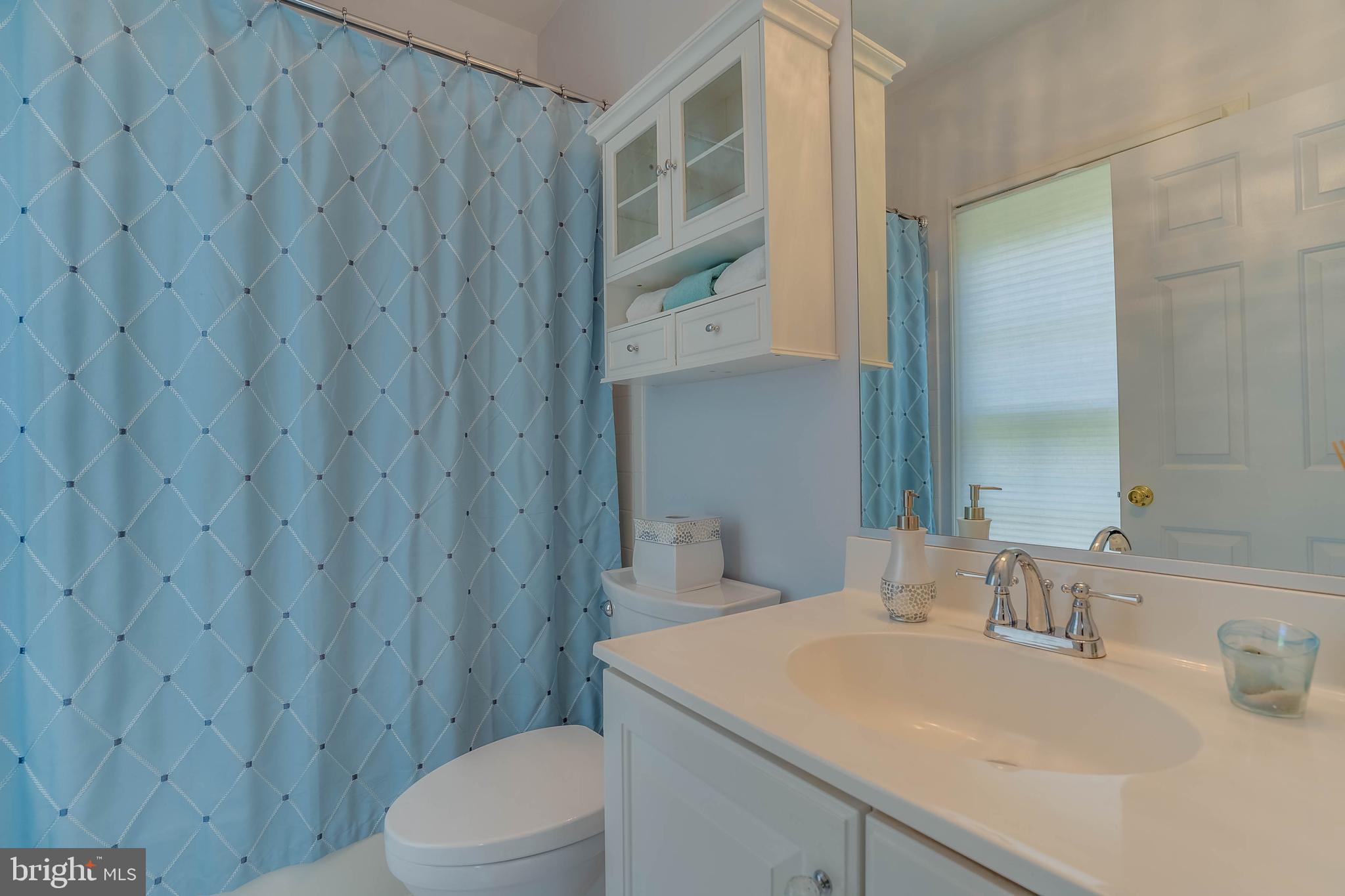7405 Union Ridge Road Clifton, VA 20124 - Photo 47 of 75 4th bedroom bathroom