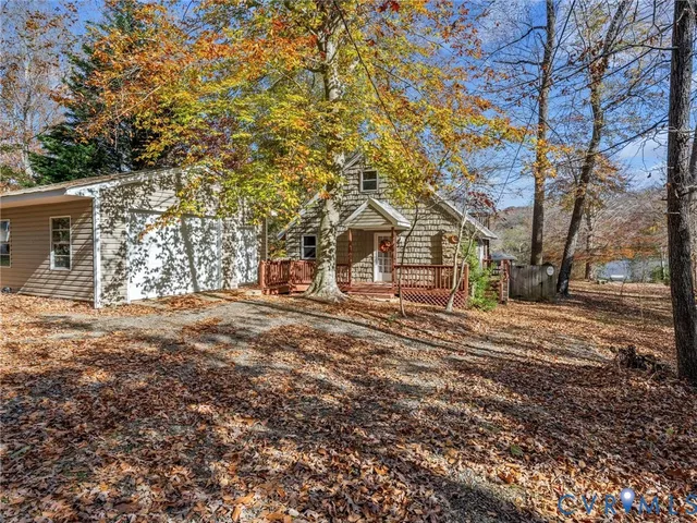 a view of a yard in front of a house