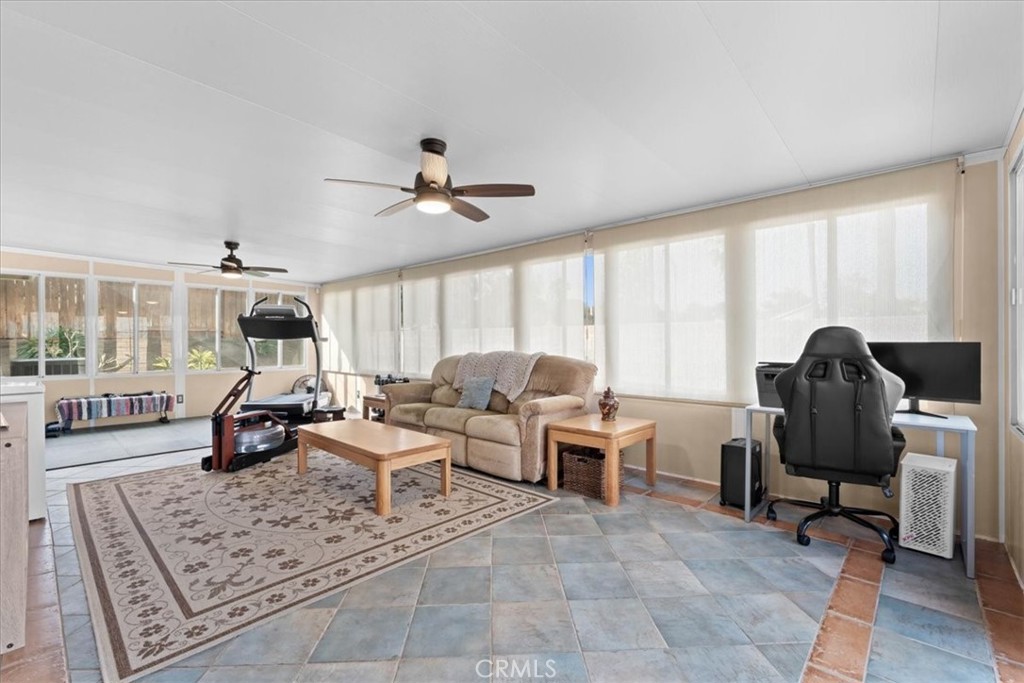 6213 Academy Avenue Riverside, CA 92506 - Photo 14 of 38 Enclosed Patio Room