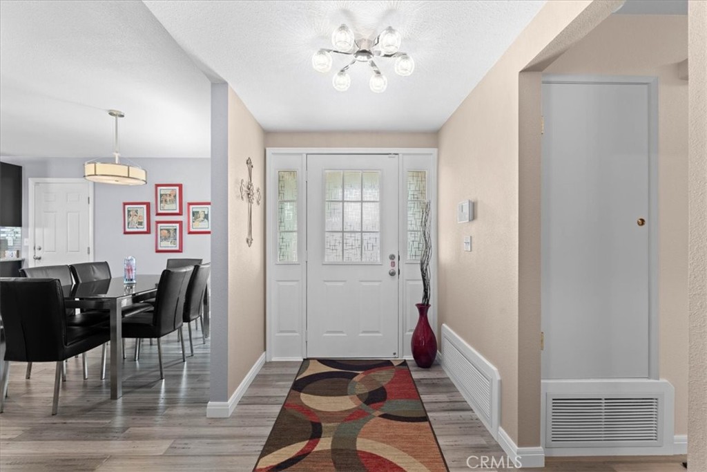 6213 Academy Avenue Riverside, CA 92506 - Photo 7 of 38 Spacious Entry