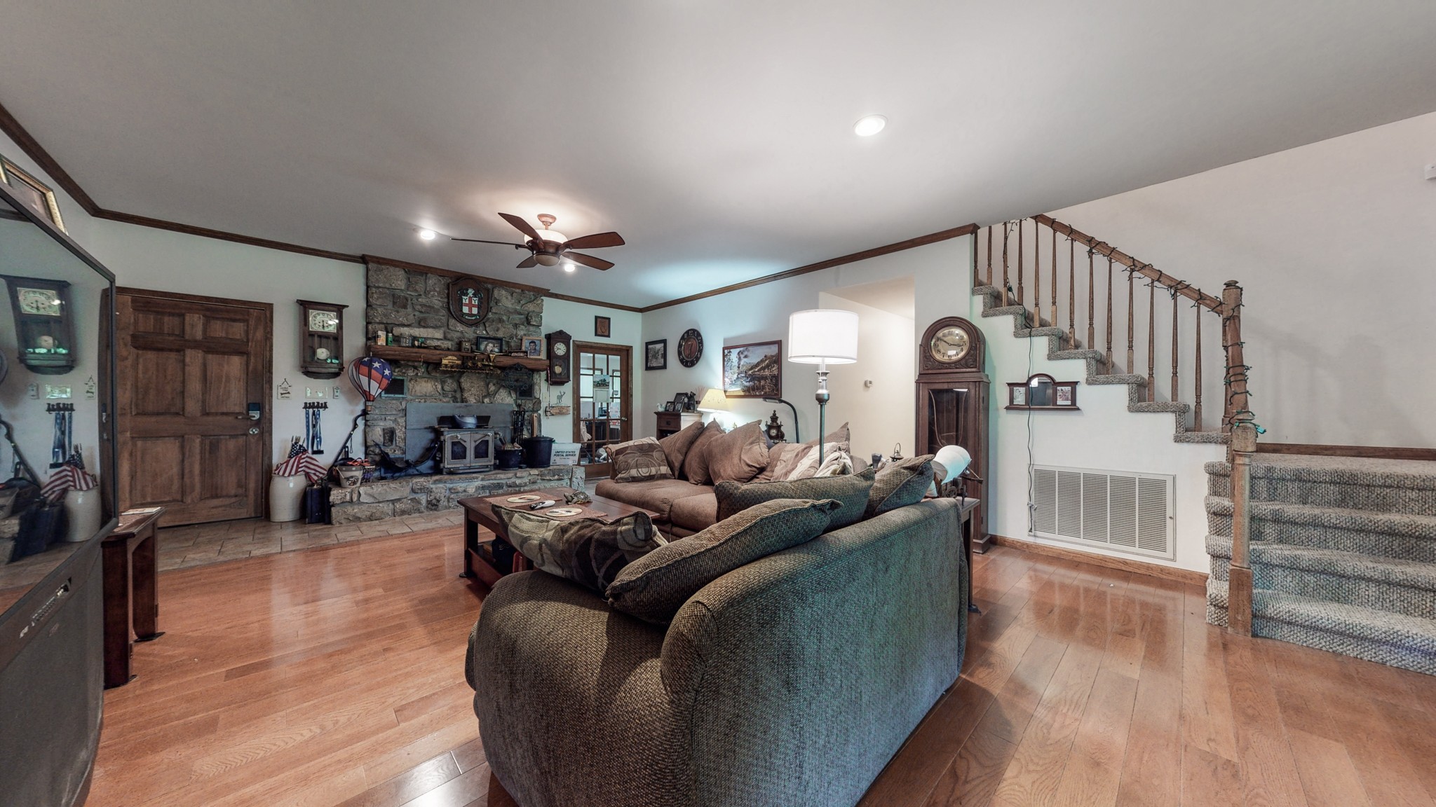 7707 Murfreesboro Road Lebanon, TN 37090 - Photo 11 of 45 a living room with furniture and wooden floor