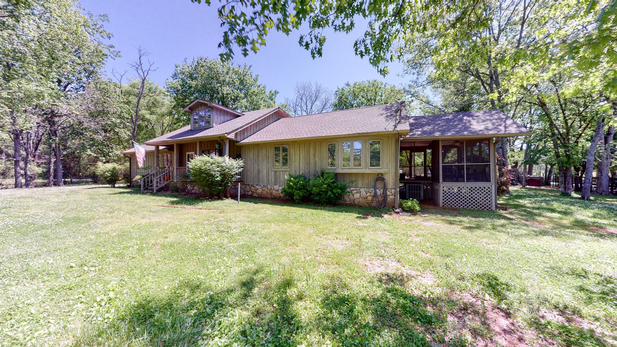 7707 Murfreesboro Road Lebanon, TN 37090 - Photo 3 of 45 a front view of a house with garden