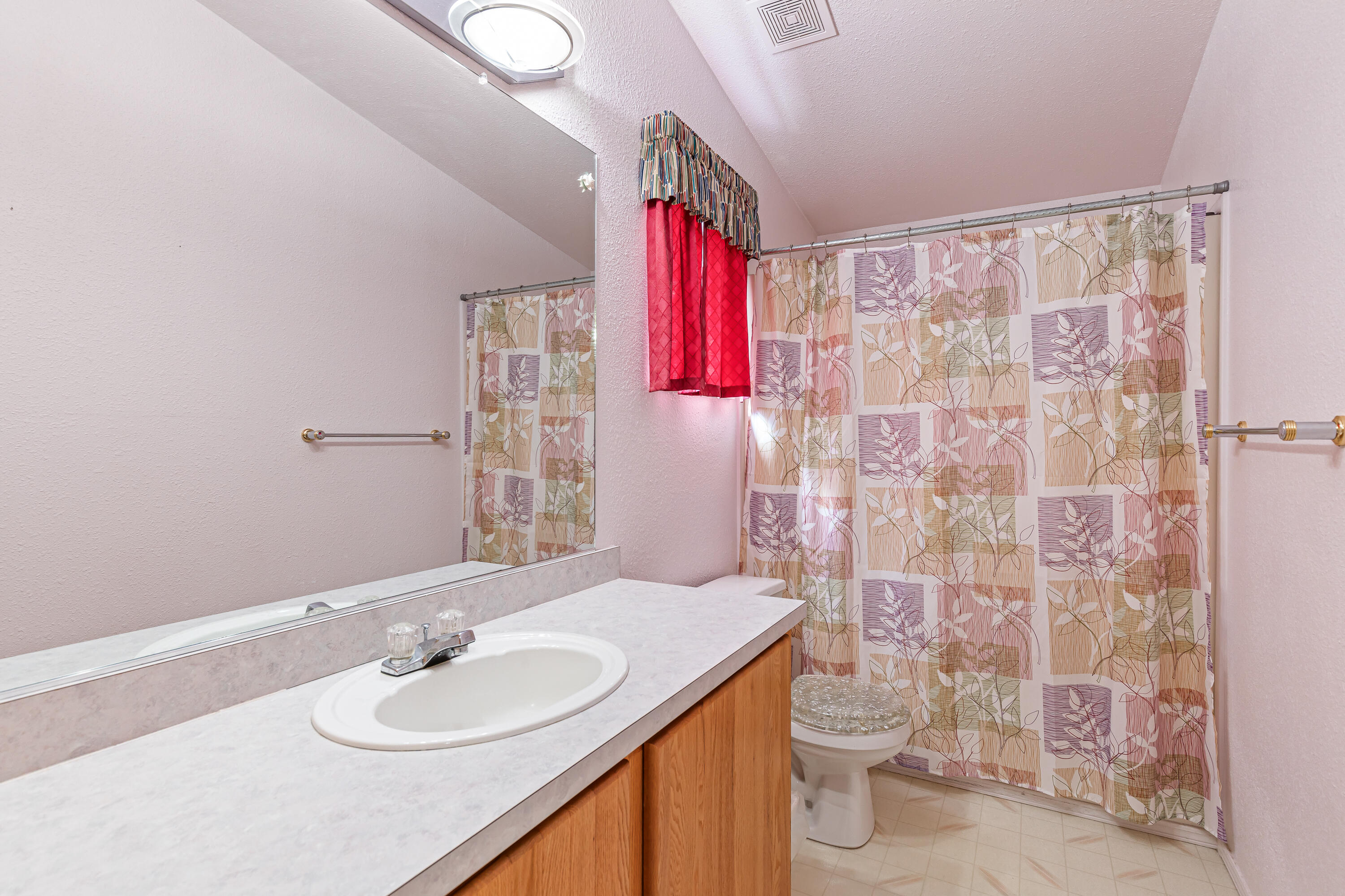 555 Freeman Road, Unit 245 Central Point, OR 97502 - Photo 16 of 30 9R9A5058