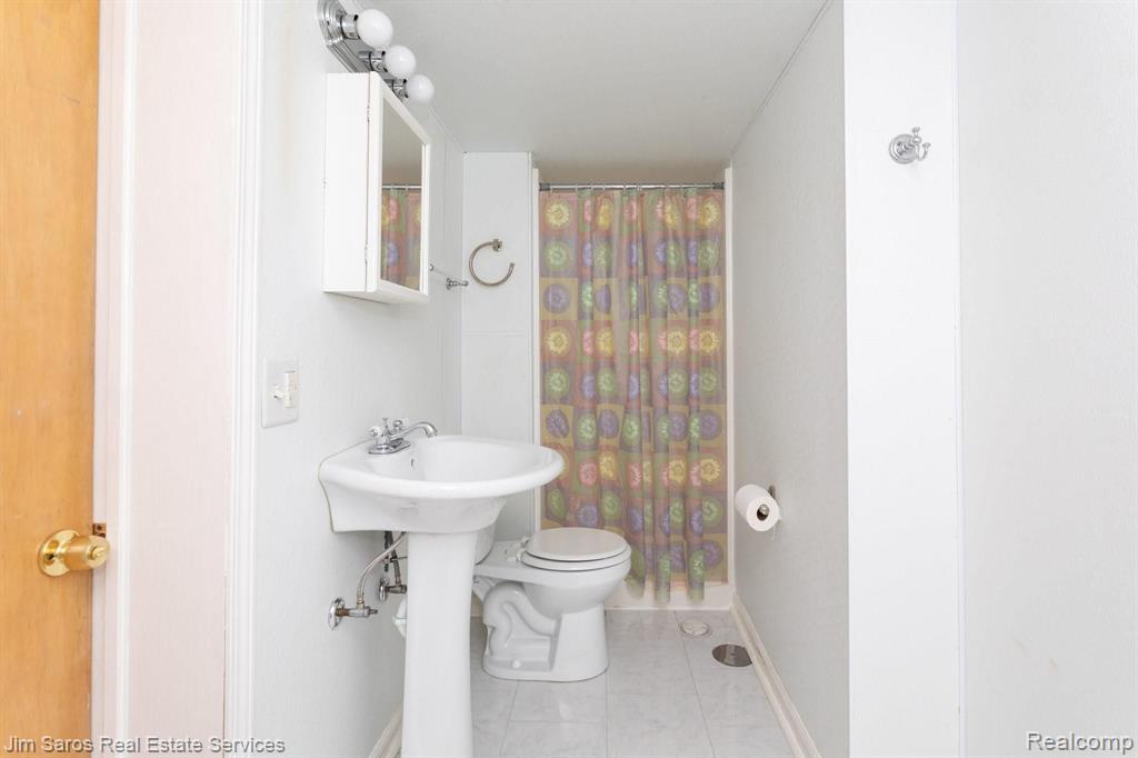 1144 Hampton Road Grosse Pointe Woods, MI 48236 - Photo 15 of 19