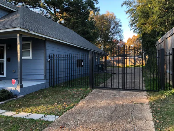 $2,000 | 3542 Douglass Avenue, Memphis, TN 38111