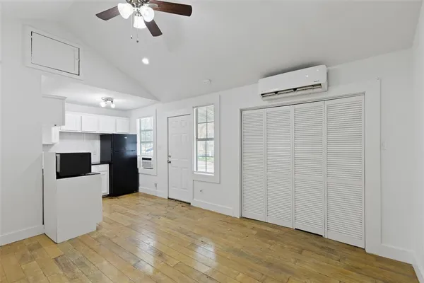 $1,250 | 820 West 10th Street, Dallas, TX 75208