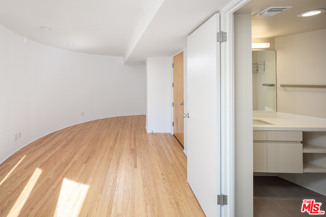 4235 Las Cruces Drive Sherman Oaks, CA 91403 - Photo 12 of 15