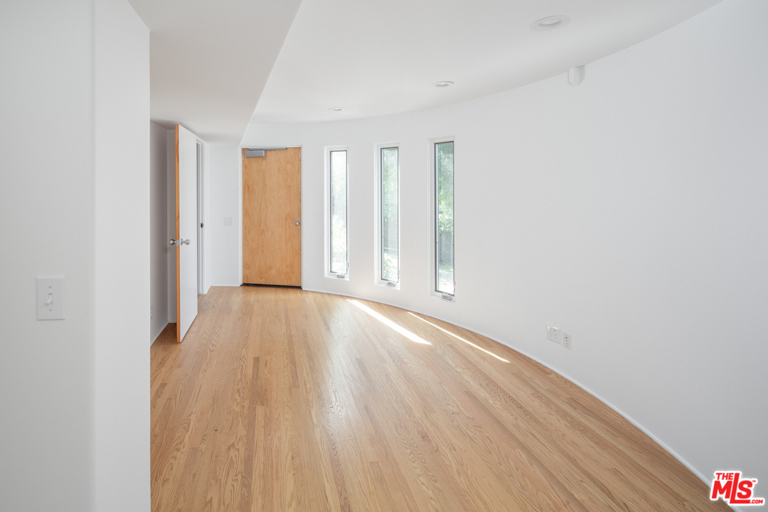 4235 Las Cruces Drive Sherman Oaks, CA 91403 - Photo 13 of 15