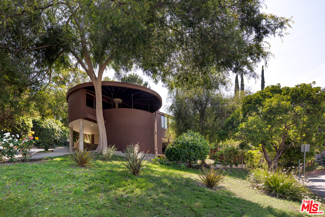 4235 Las Cruces Drive Sherman Oaks, CA 91403 - Photo 15 of 15