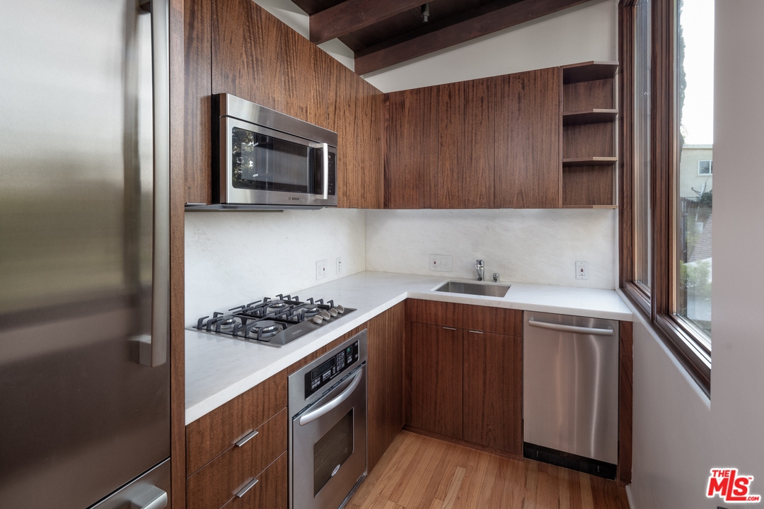 4235 Las Cruces Drive Sherman Oaks, CA 91403 - Photo 8 of 15