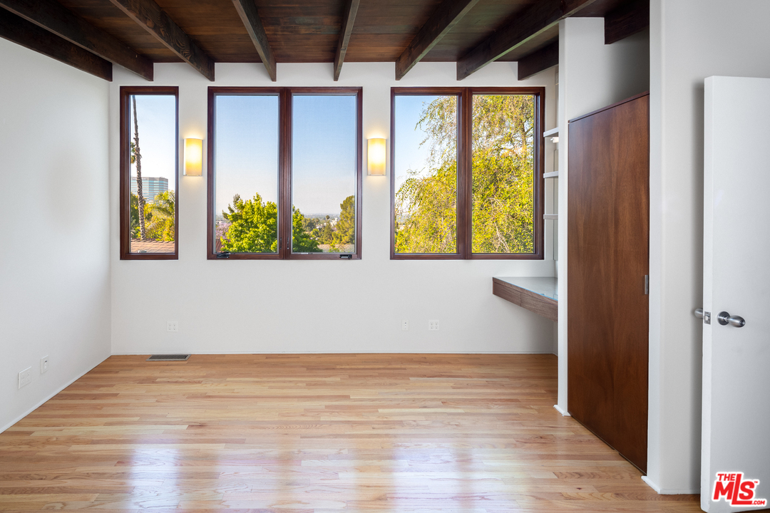 4235 Las Cruces Drive Sherman Oaks, CA 91403 - Photo 10 of 15