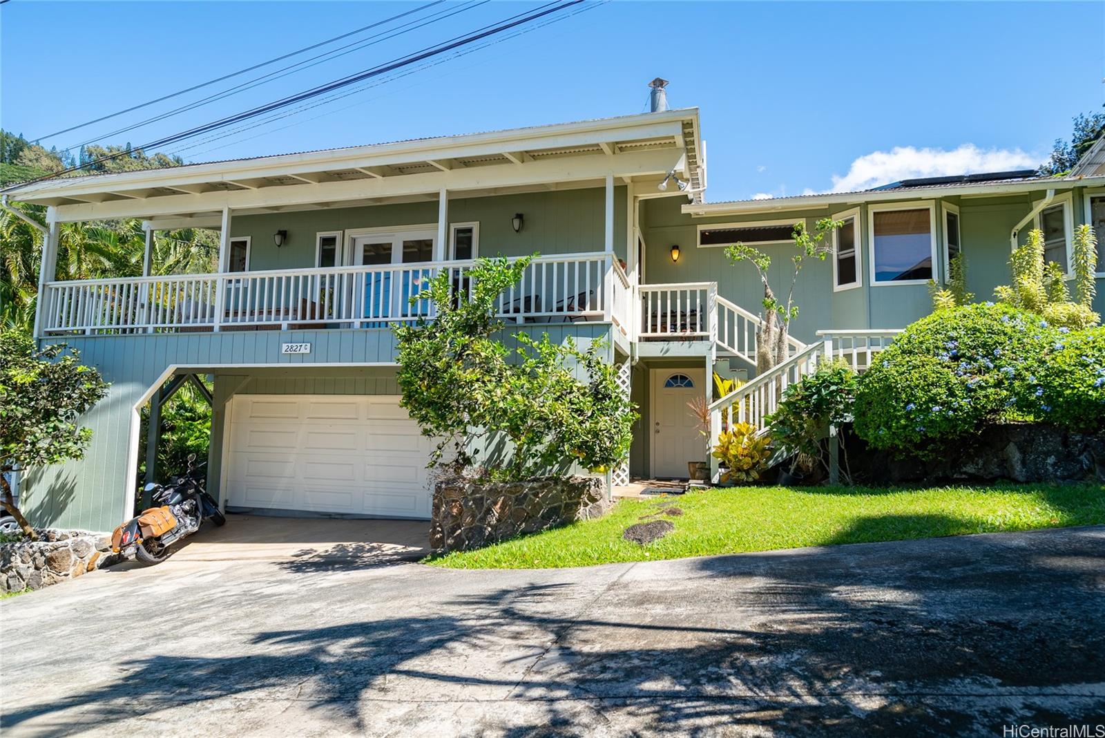 2827 C Booth Road Honolulu, HI 96813 - Photo 1 of 1 a view of a house with backyard and garden