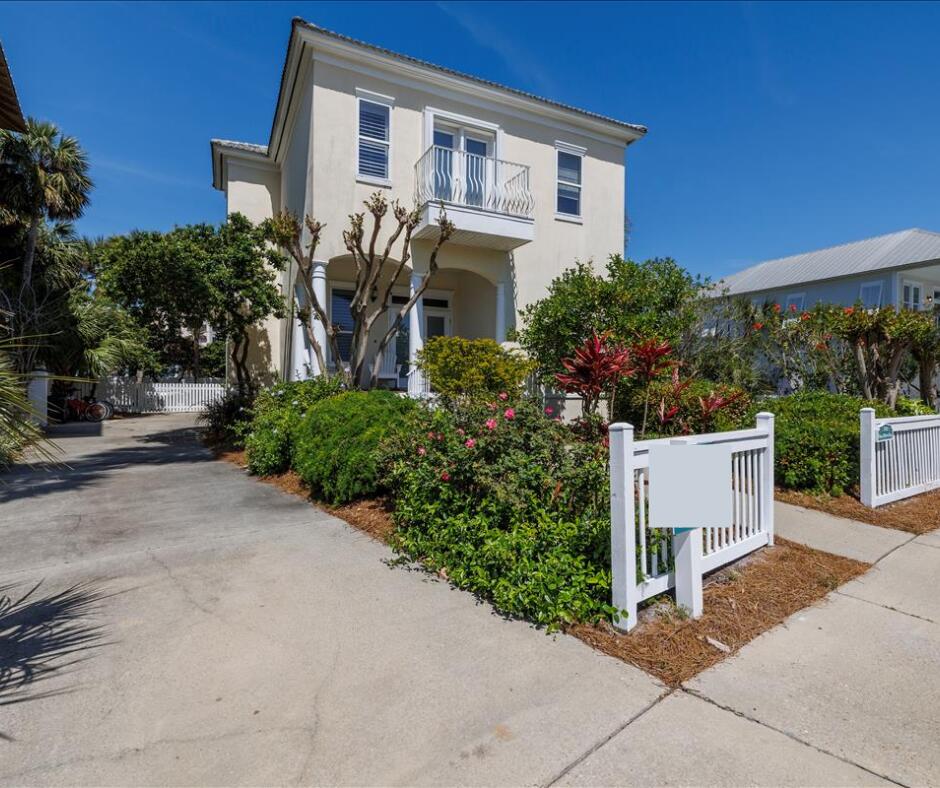 3581 Waverly Circle Destin, FL 32541 - Photo 2 of 33 front view of a house with a yard