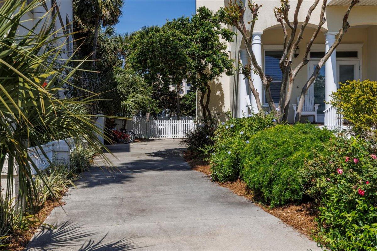 3581 Waverly Circle Destin, FL 32541 - Photo 33 of 33 a backyard of a house with lots of green space