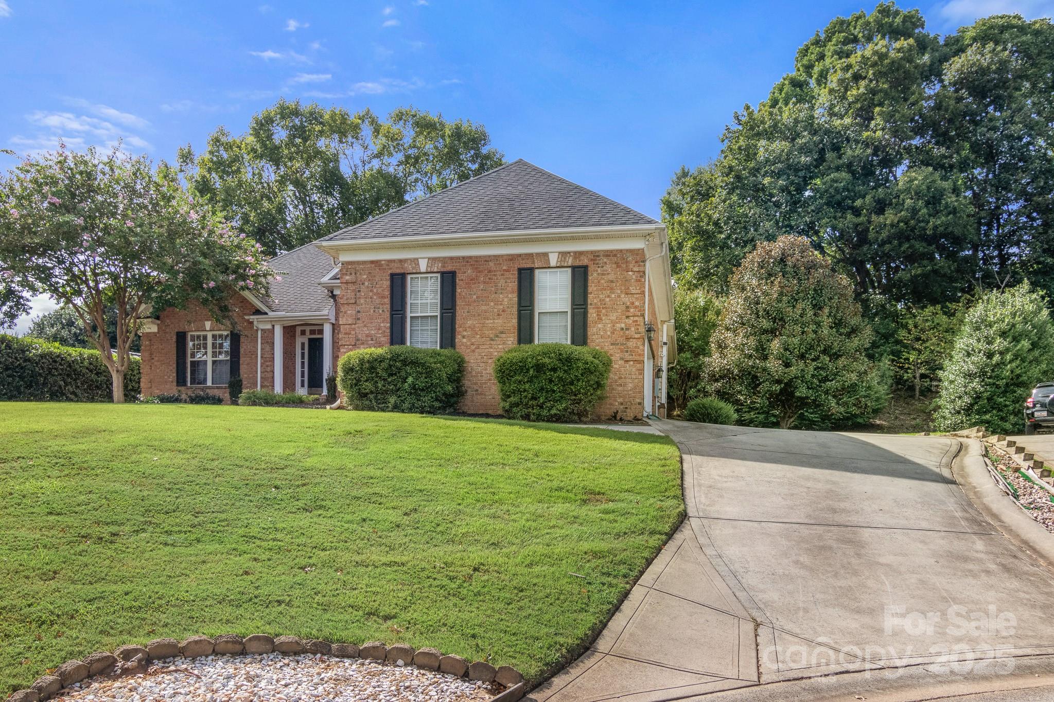 191 Melbourne Drive Fort Mill, SC 29708 - Photo 3 of 35 a front view of a house with garden