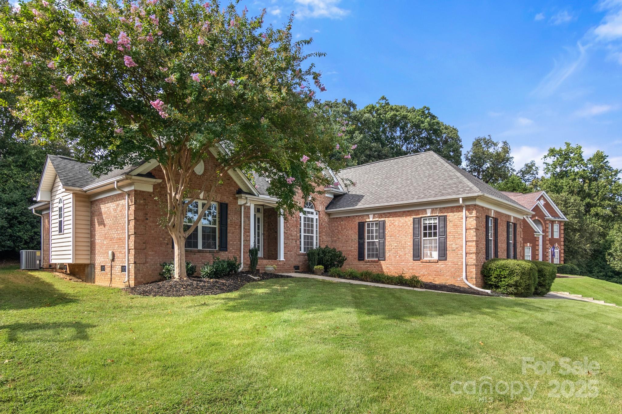 191 Melbourne Drive Fort Mill, SC 29708 - Photo 4 of 35 a front view of house with yard and green space