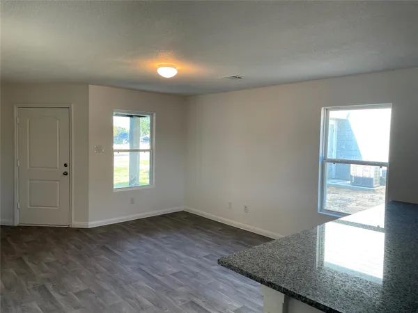 $1,495 | 15111 Sorrento Bay Circle, Willis, TX 77318