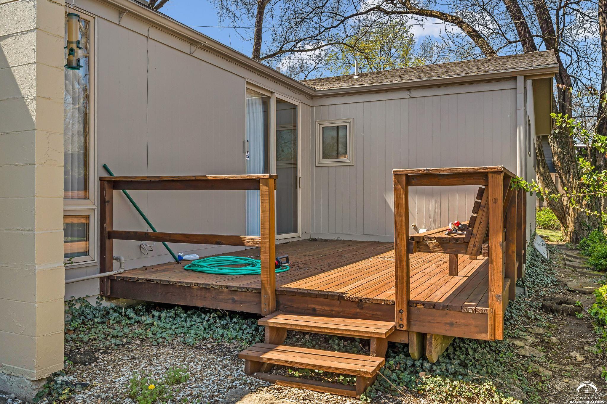 1033 Avalon Road Lawrence, KS 66044 - Photo 11 of 38