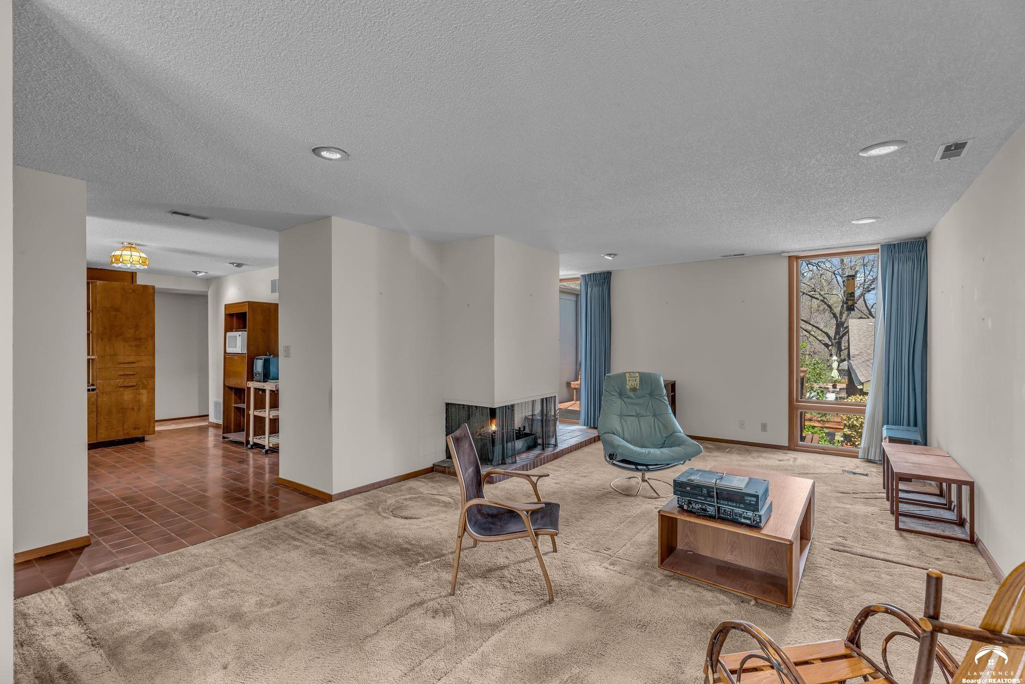 1033 Avalon Road Lawrence, KS 66044 - Photo 12 of 38