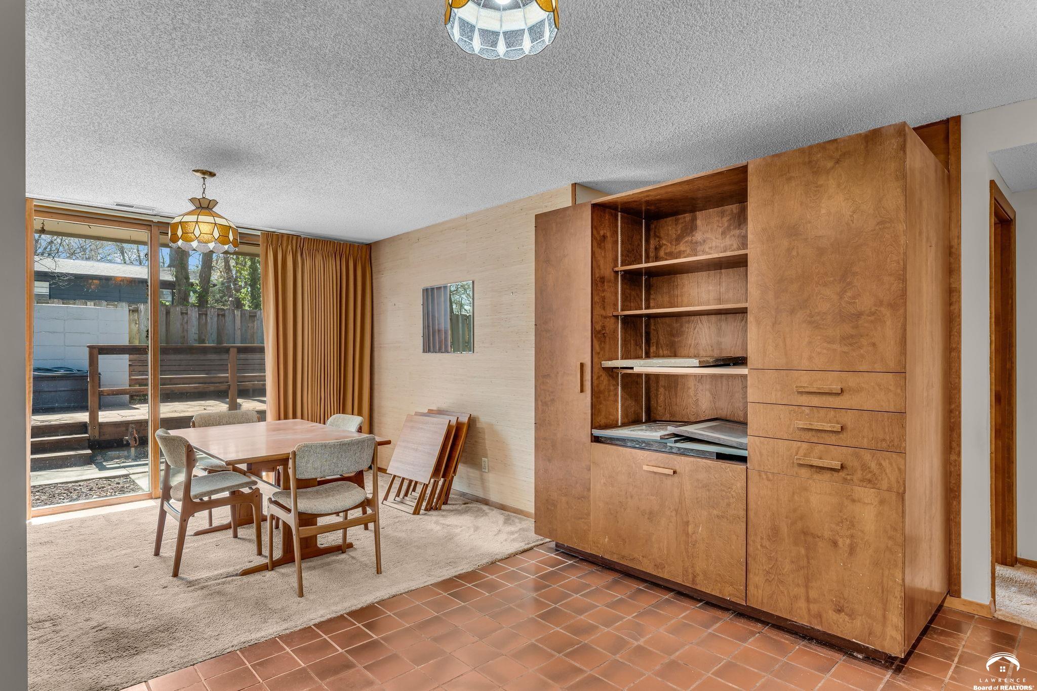 1033 Avalon Road Lawrence, KS 66044 - Photo 15 of 38