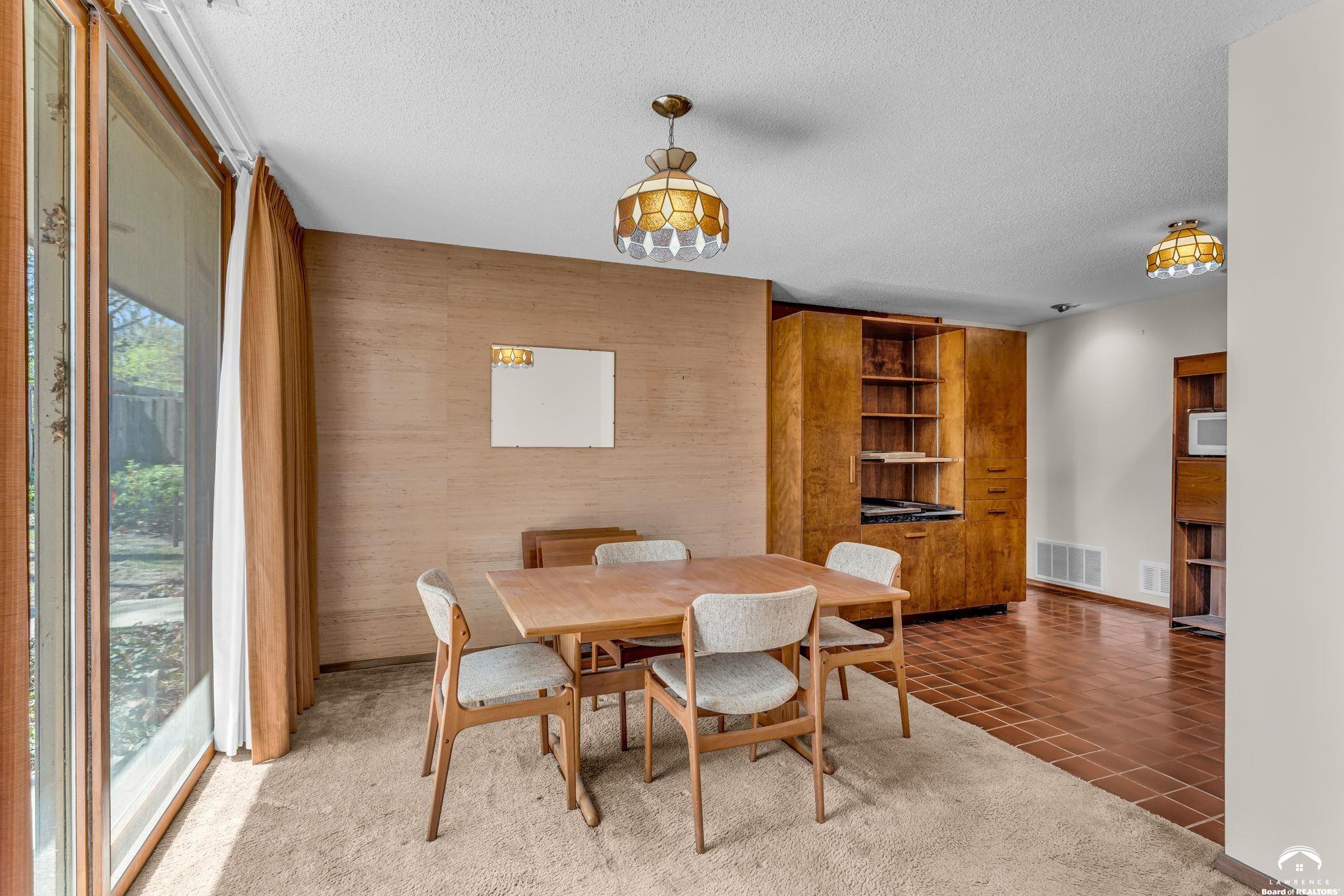 1033 Avalon Road Lawrence, KS 66044 - Photo 17 of 38