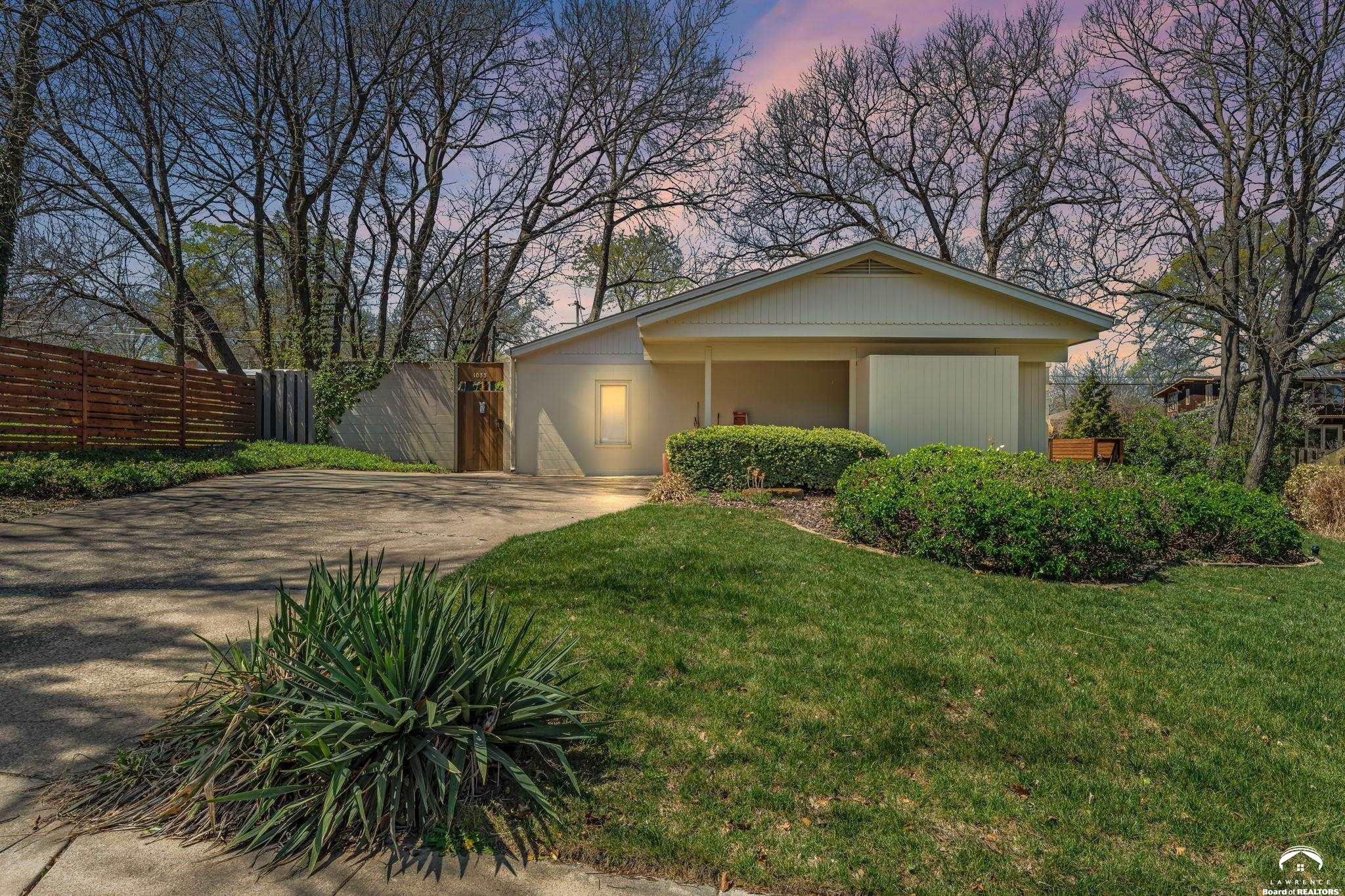 1033 Avalon Road Lawrence, KS 66044 - Photo 2 of 38