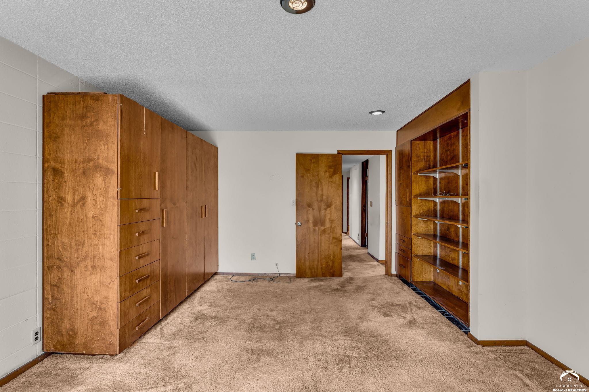 1033 Avalon Road Lawrence, KS 66044 - Photo 23 of 38