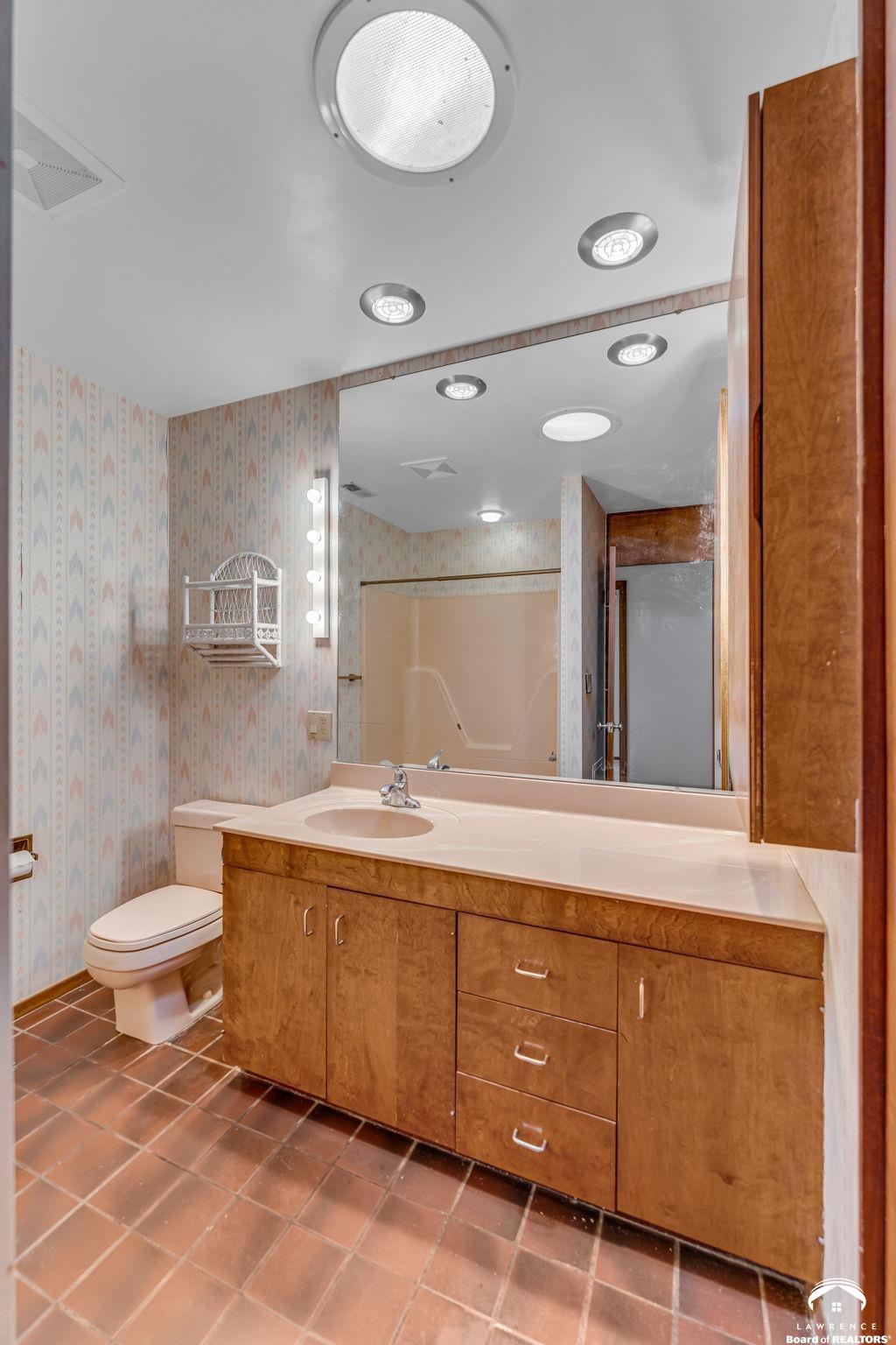 1033 Avalon Road Lawrence, KS 66044 - Photo 26 of 38