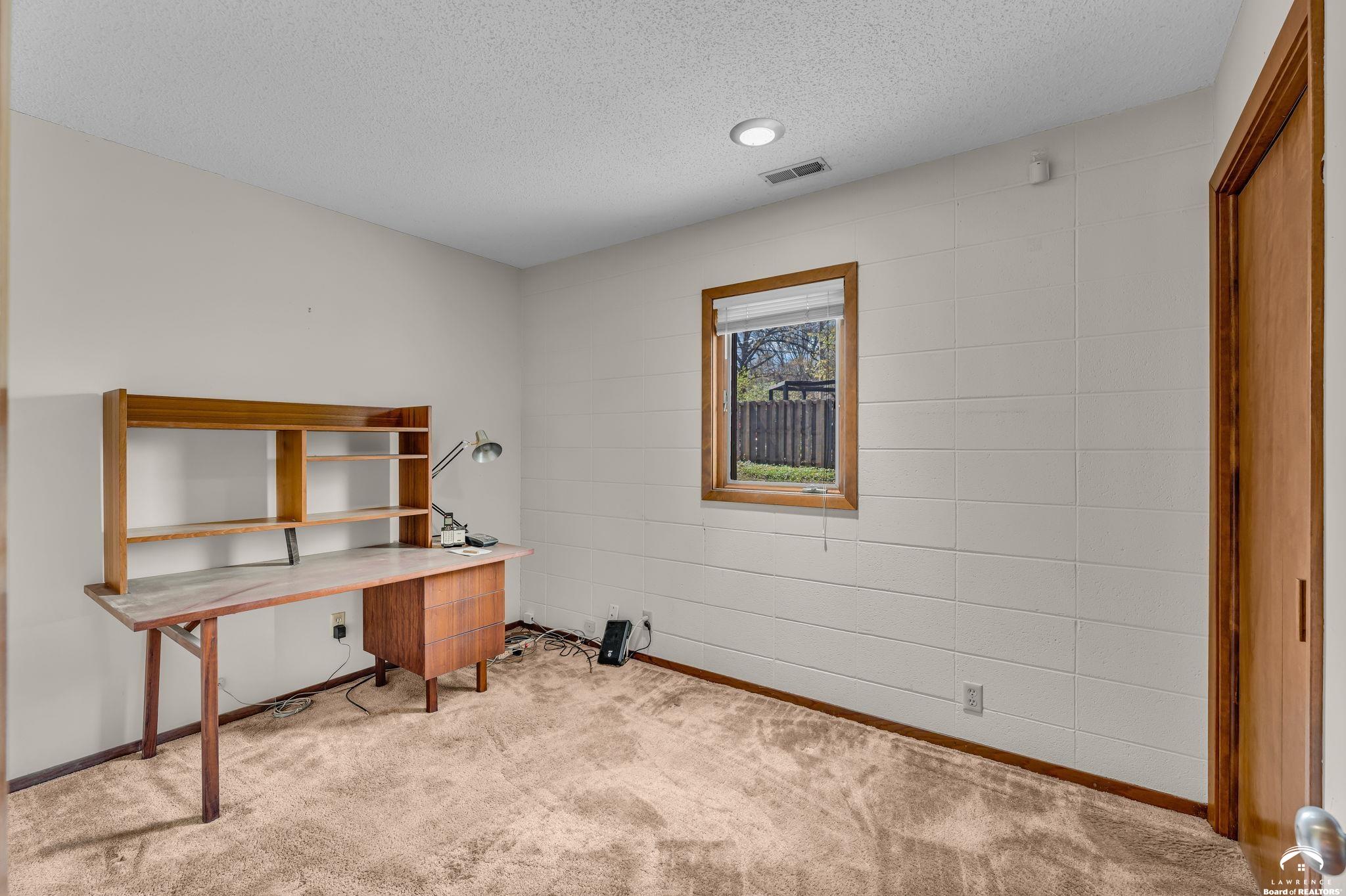 1033 Avalon Road Lawrence, KS 66044 - Photo 28 of 38