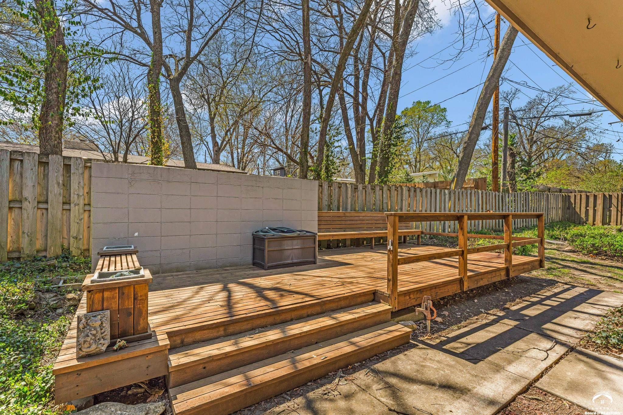 1033 Avalon Road Lawrence, KS 66044 - Photo 3 of 38