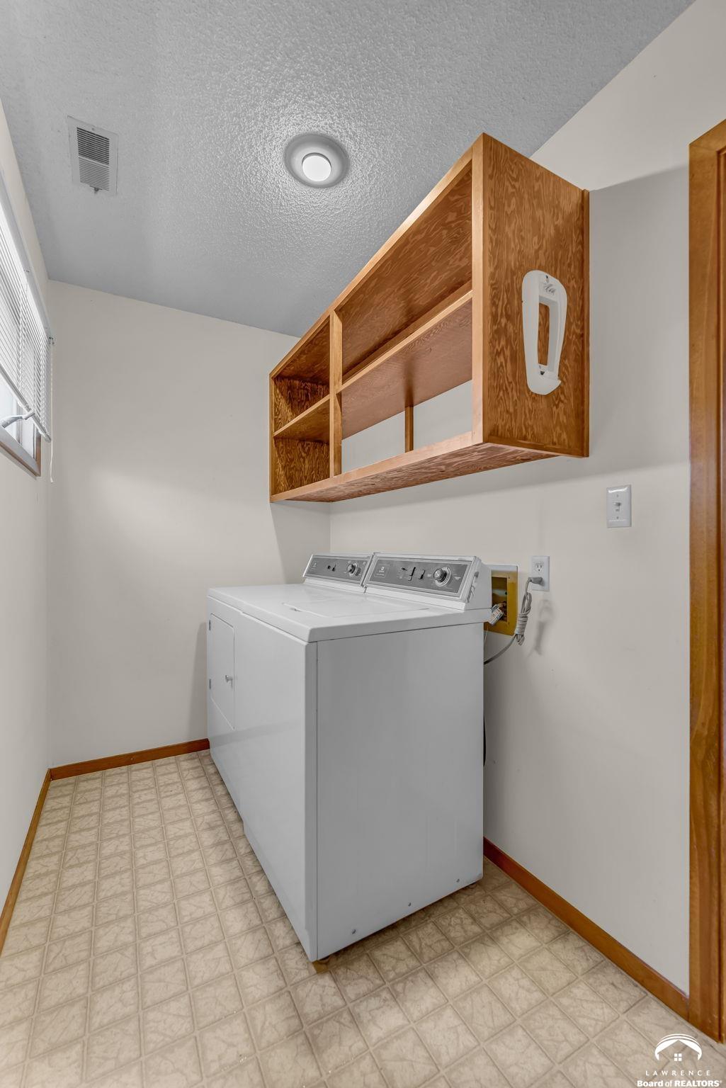 1033 Avalon Road Lawrence, KS 66044 - Photo 31 of 38