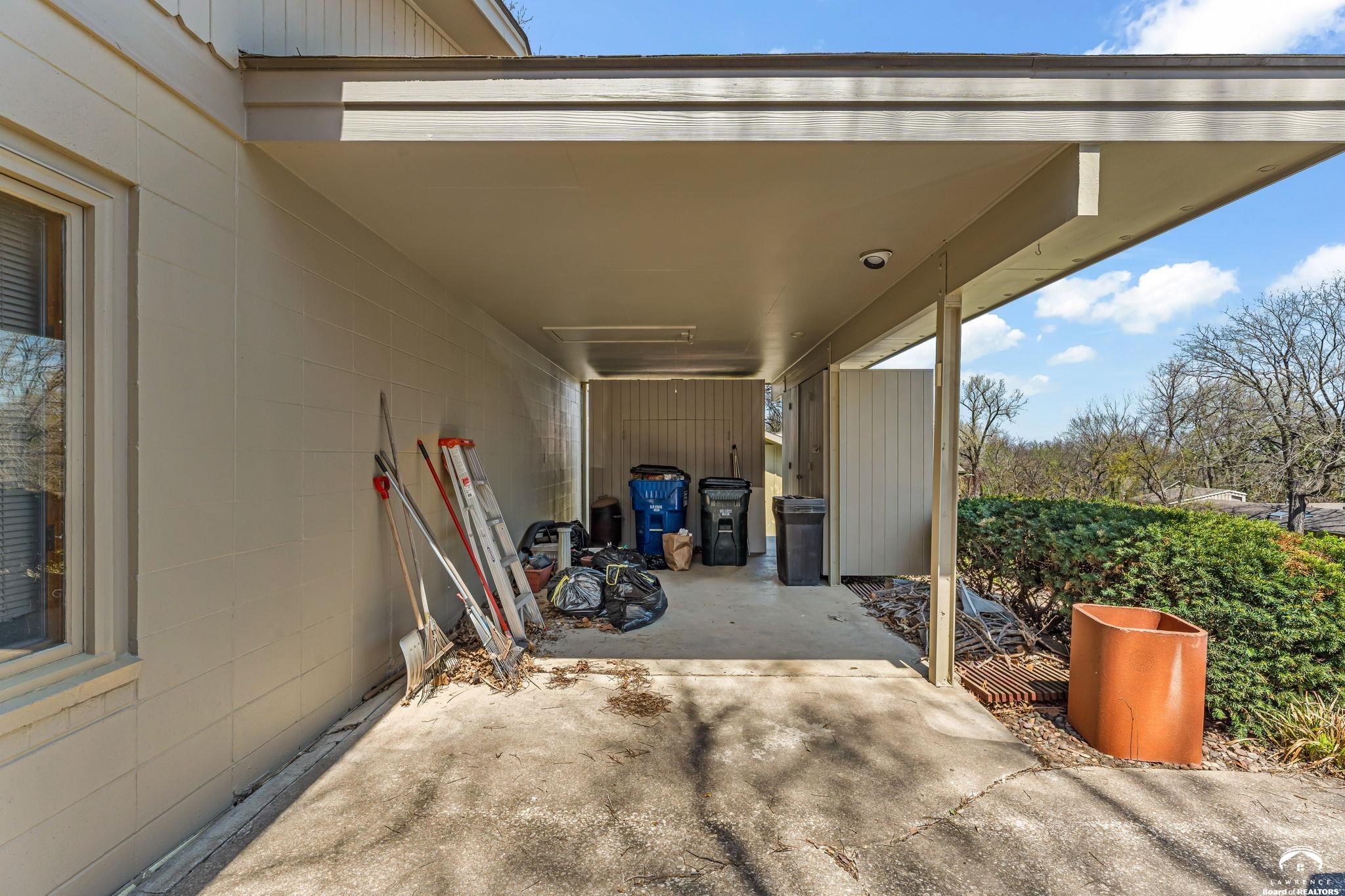 1033 Avalon Road Lawrence, KS 66044 - Photo 34 of 38