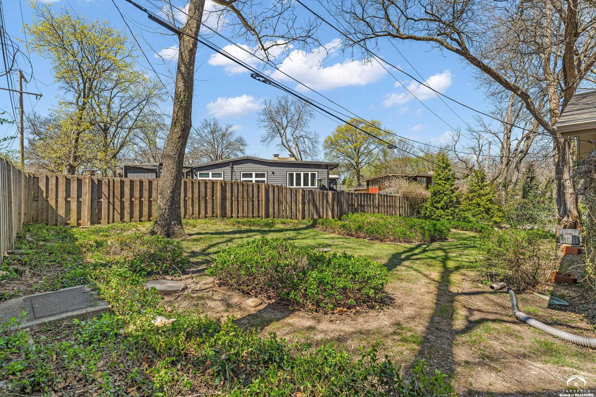 1033 Avalon Road Lawrence, KS 66044 - Photo 4 of 38