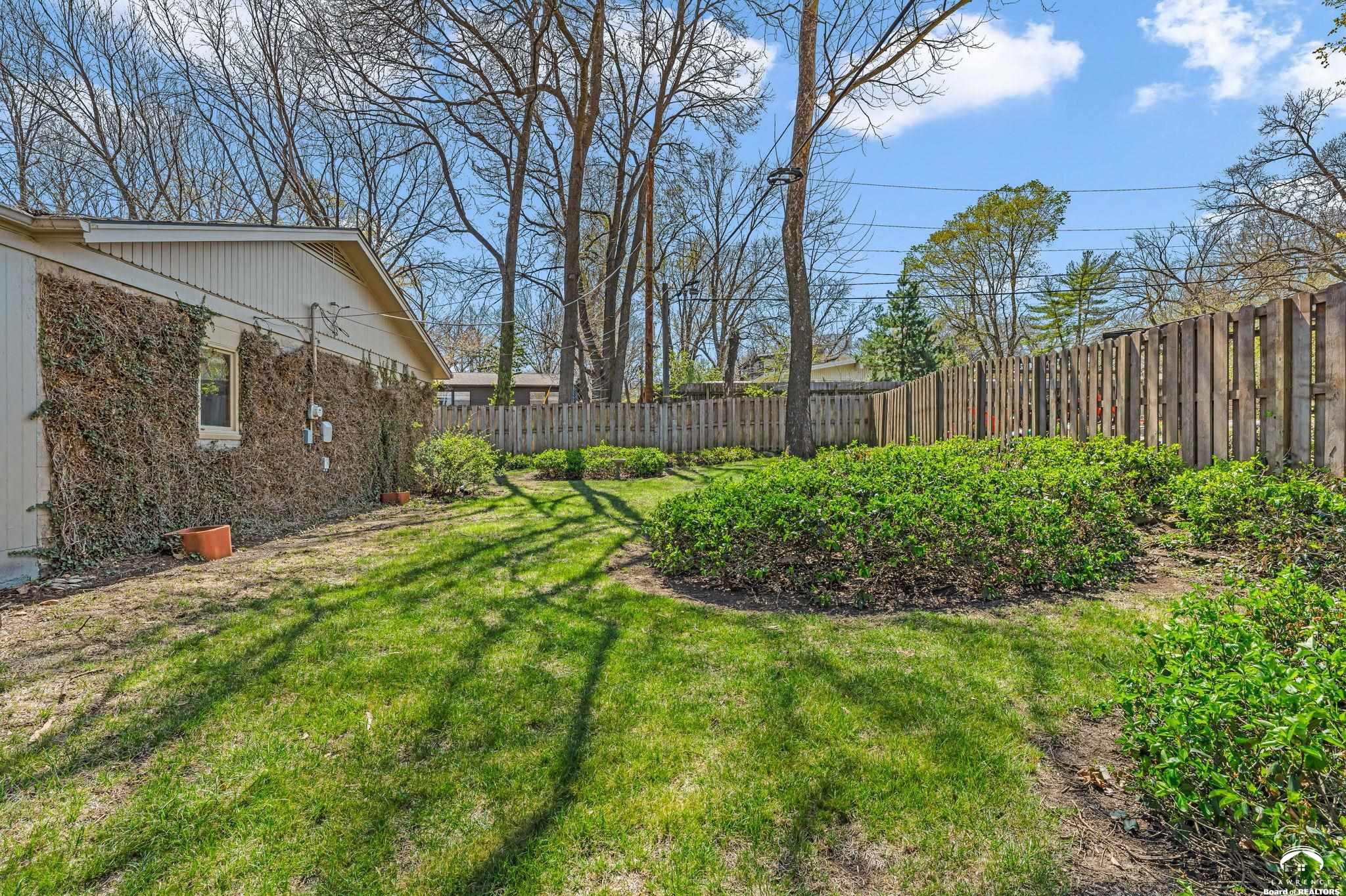 1033 Avalon Road Lawrence, KS 66044 - Photo 5 of 38