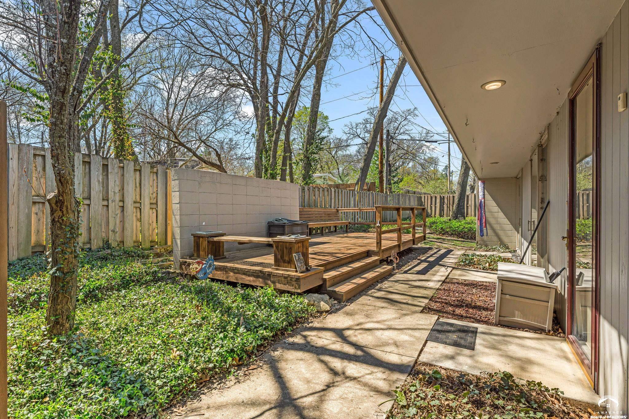 1033 Avalon Road Lawrence, KS 66044 - Photo 8 of 38