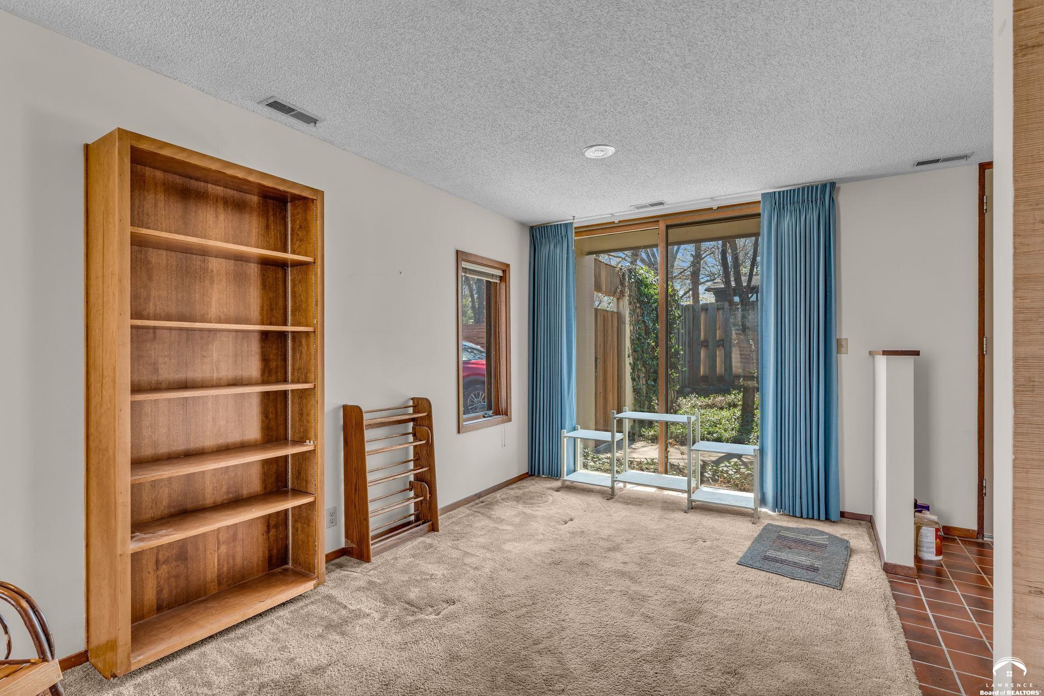 1033 Avalon Road Lawrence, KS 66044 - Photo 10 of 38