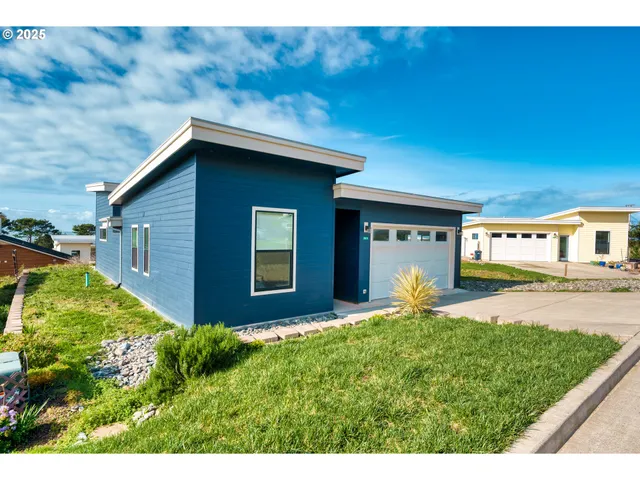 $649,000 | 30414 Driftwood Drive, Gold Beach, OR 97444