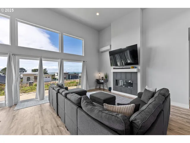 $649,000 | 30414 Driftwood Drive, Gold Beach, OR 97444