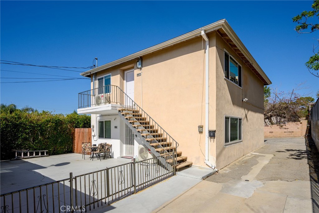 7231 Apperson Street Tujunga, CA 91042 - Photo 1 of 20 a view of a house with wooden floor and a fence