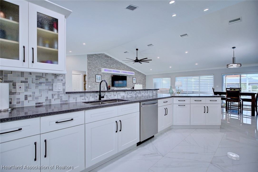 157 Loquat Road Northeast Lake Placid, FL 33852 - Photo 4 of 46 Gallery Image 4