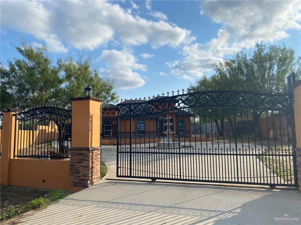18 Placido Road Roma, TX 78584 - Photo 10 of 10 a view of a houses on the terrace