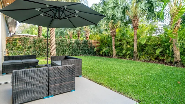a view of an outdoor sitting area with a backyard