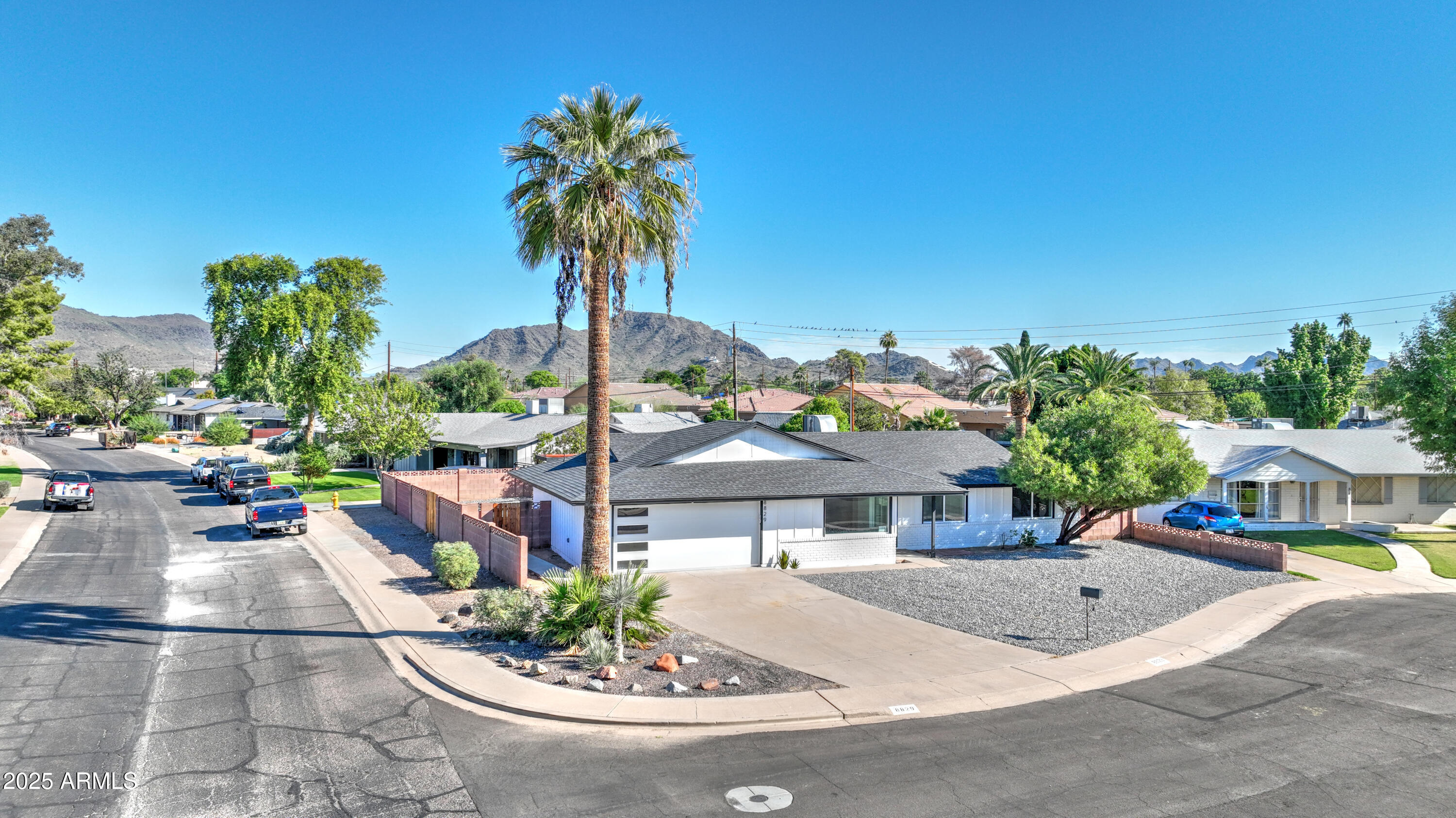 8829 North 17th Avenue Phoenix, AZ 85021 - Photo 3 of 38 3