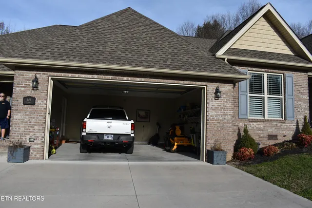 $349,900 | 401 Cromwe Street, Harrogate, TN 37752