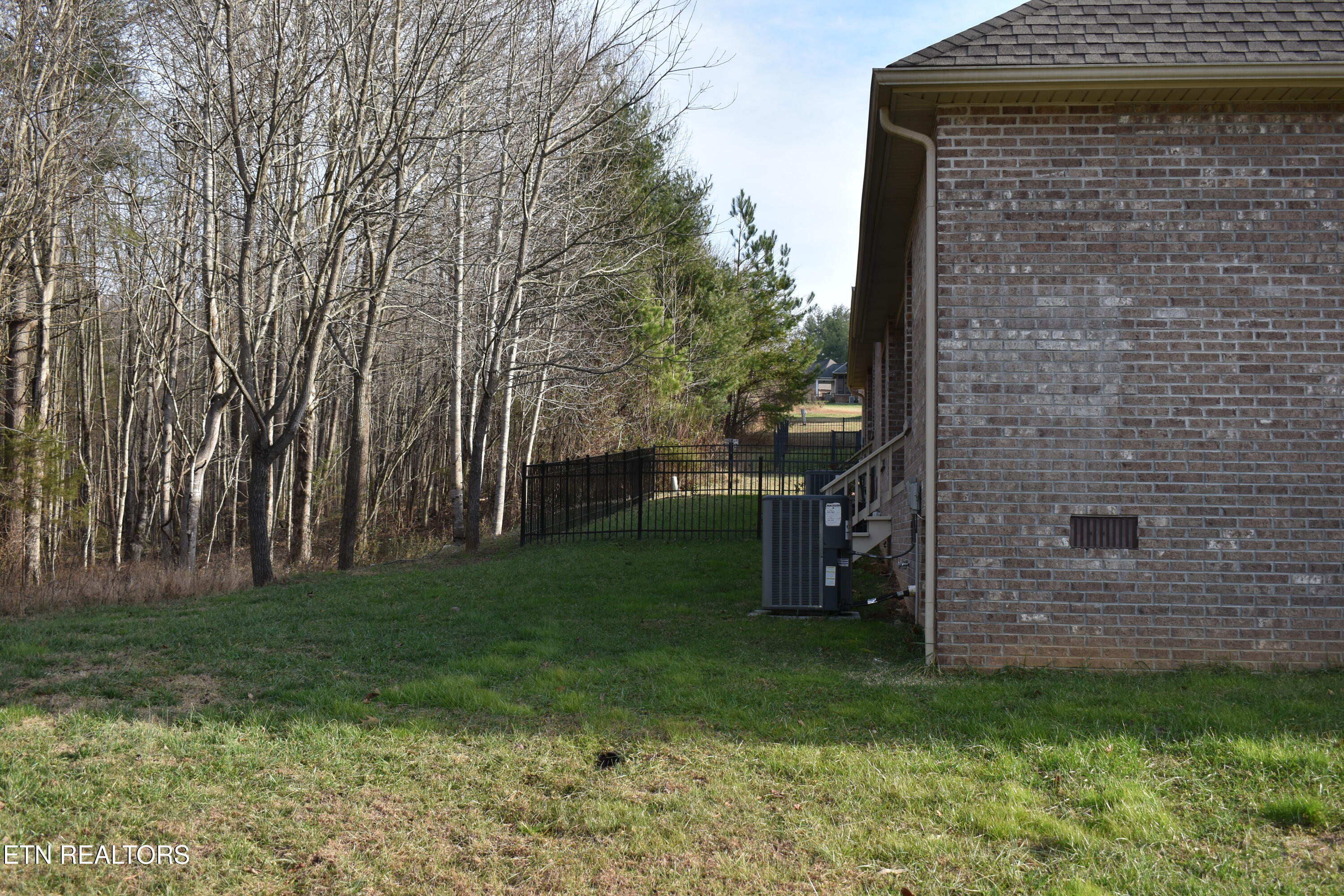 401 Cromwe Street Harrogate, TN 37752 - Photo 8 of 26 DSC_0004