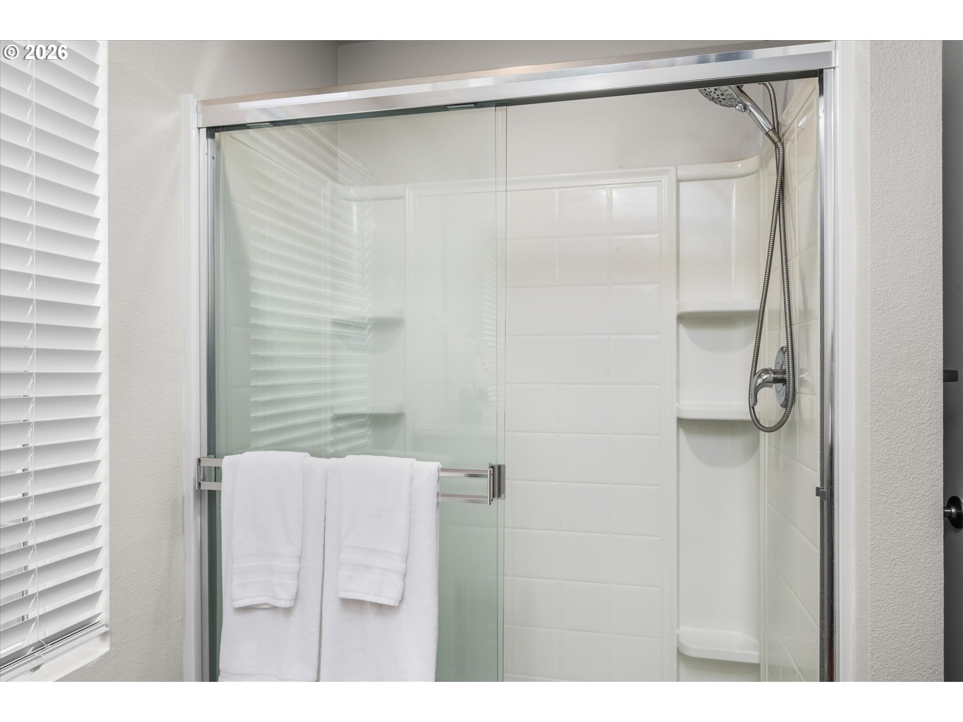 2938 Fenya Street Springfield, OR 97477 - Photo 23 of 35 Owner's Suite Bathroom